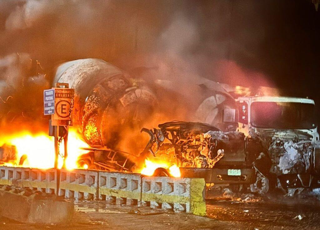 San Antonio (Chili) : feu aux entreprises de ciment le long du fleuve Maipo